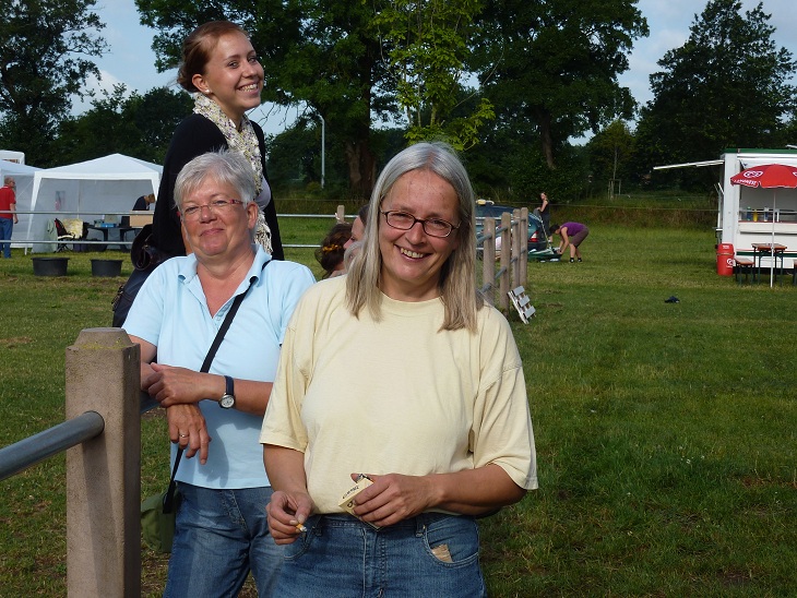 Susanne, Anke und Gesa strahlen im SOnnenschein