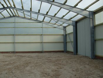 Der Halle fehlt nur noch das Dach