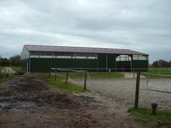 Außenansicht der fertigen Halle