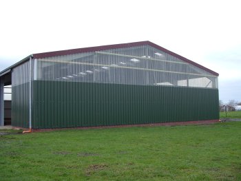 Rückseite der Halle von außen